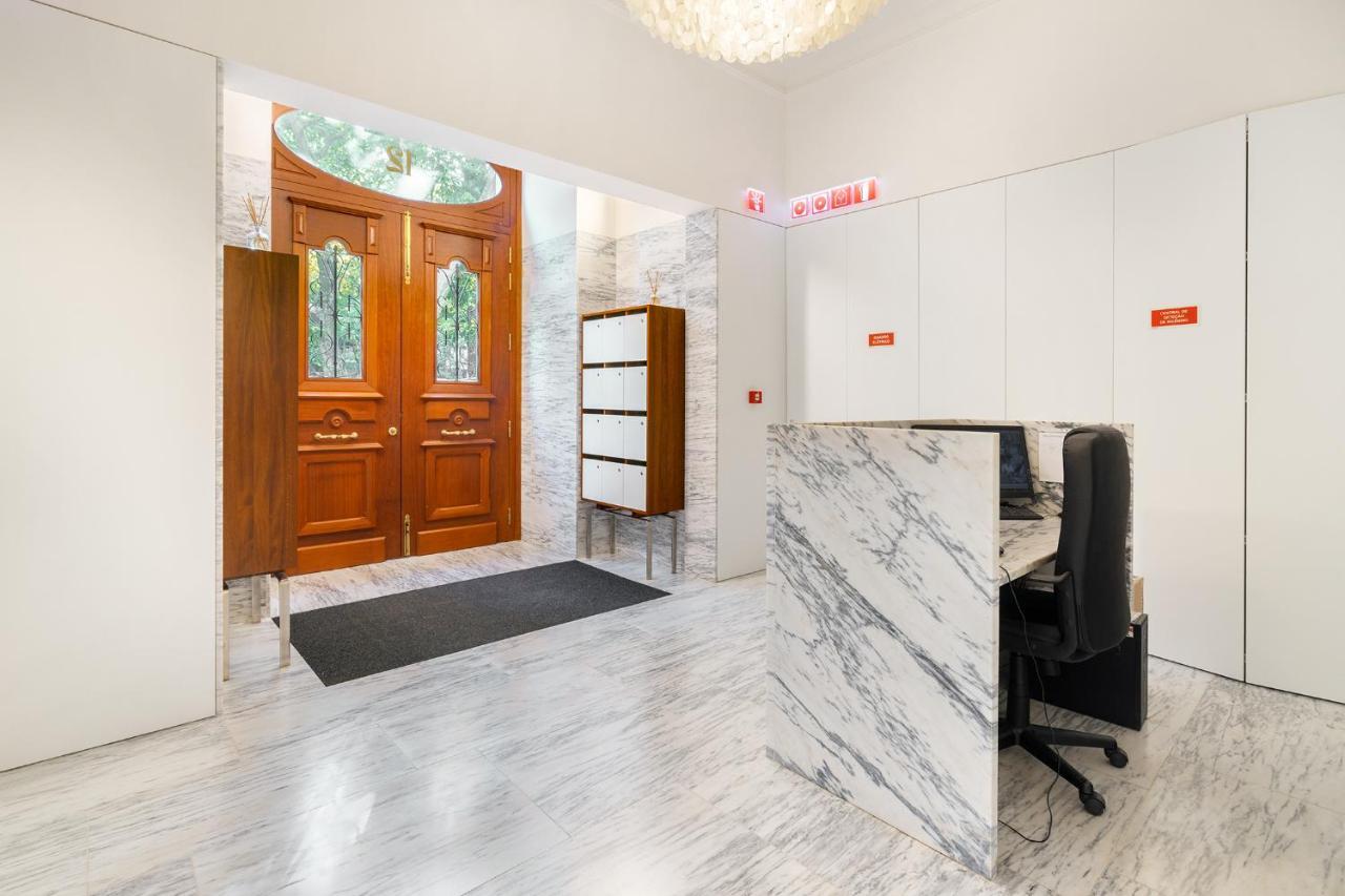 WHome | Av. da Liberdade Deluxe Apartment w/ S-Pool, Gym&Parking Lisbon Bagian luar foto