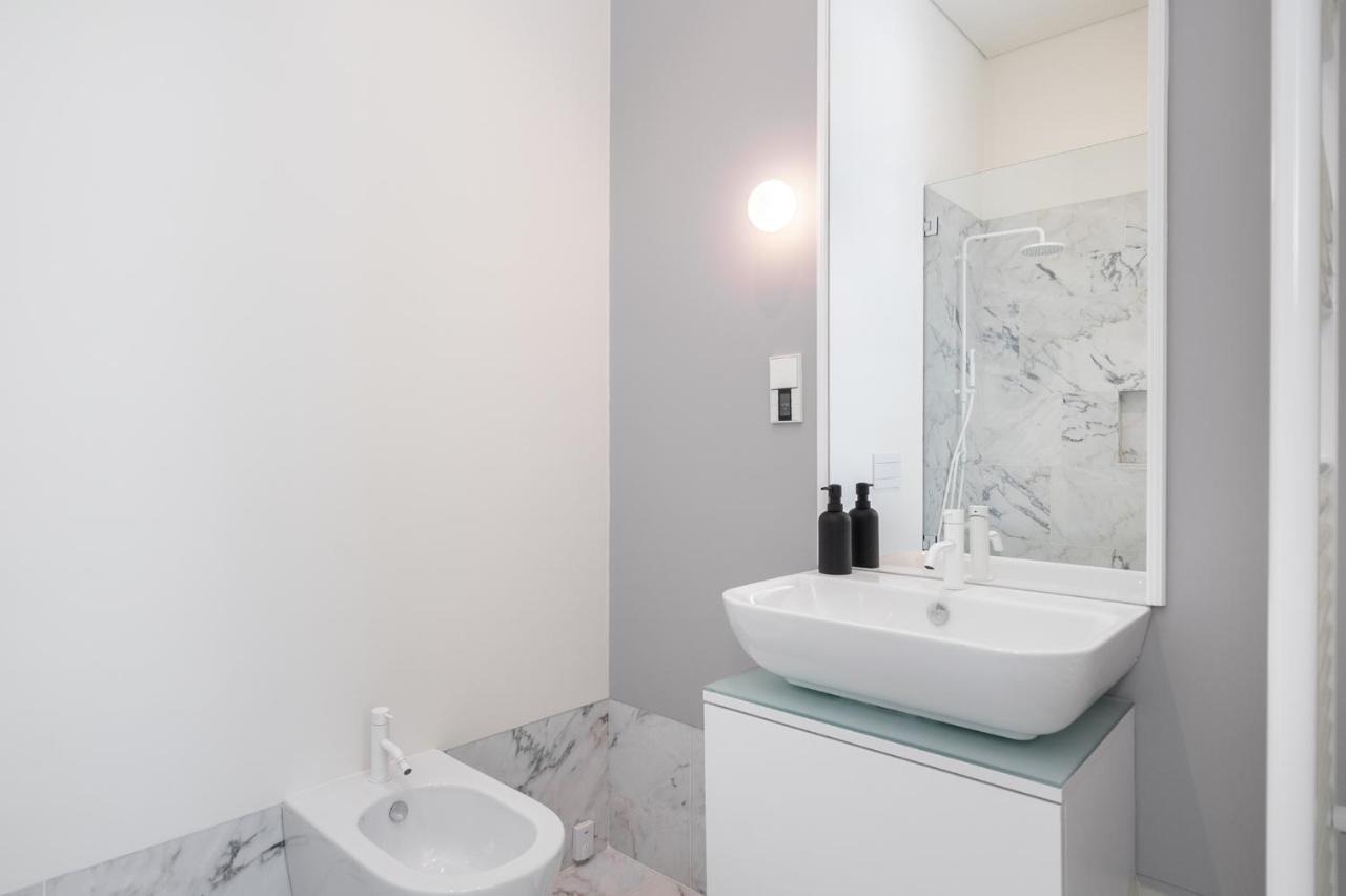 WHome | Av. da Liberdade Deluxe Apartment w/ S-Pool, Gym&Parking Lisbon Bagian luar foto